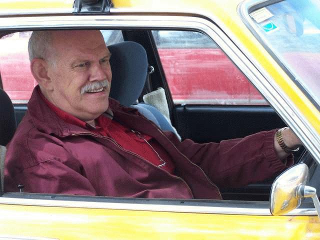 The painter driving to the mot